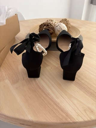 Zapatos de vestir negros con perlas (sin estrenar