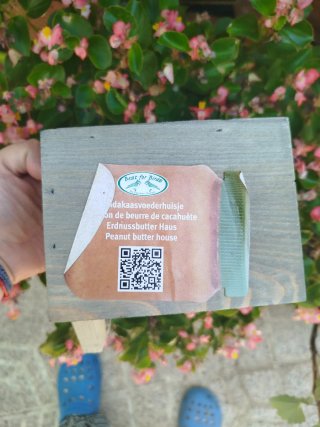 Comedero de pájaros de madera