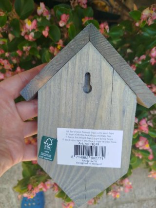 Comedero de pájaros de madera