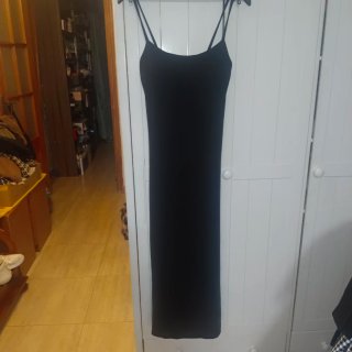 Ropa negra de tejido acanalado