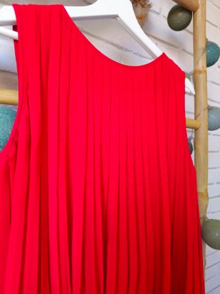 Blusa roja plisada nueva