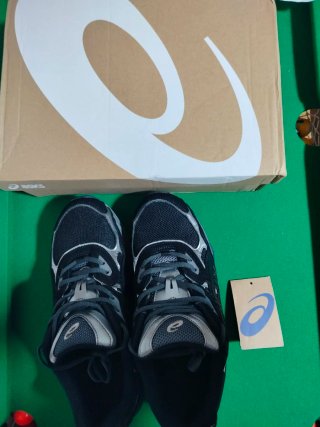 Asics Gel Negras y Grises Talla 42