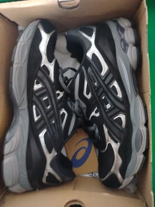 Asics Gel Negras y Grises Talla 42