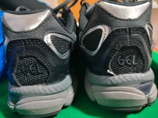 Asics Gel Negras y Grises Talla 42