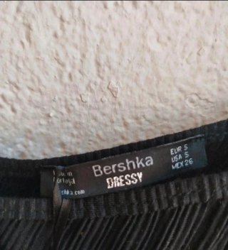 Túnica asimétrica Bershka plisada