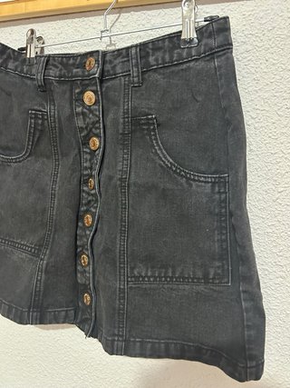 Falda vaquera negra con botones Stradivarius S