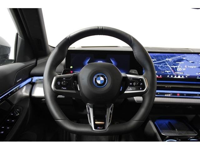BMW Serie 5 2026, foto 22