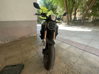 Honda cb650r del 2022 impoluta ( escucho ofertas )