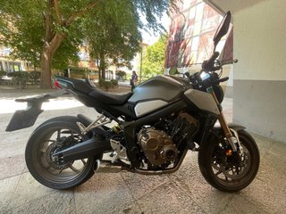 Honda cb650r del 2022 impoluta ( escucho ofertas )