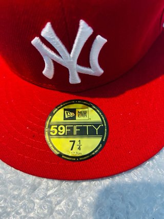 Gorra cerrada New Era Roja World Series