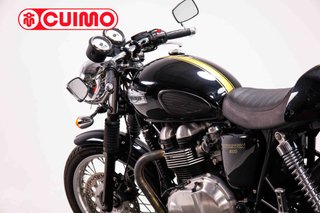 TRIUMPH THRUXTON 900