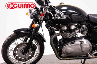 TRIUMPH THRUXTON 900