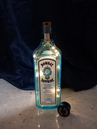 Bottiglia Bombay Sapphire con luci