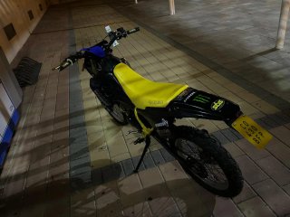 Suzuki RMX 50 Enduro/Motocross Negra y Amarilla