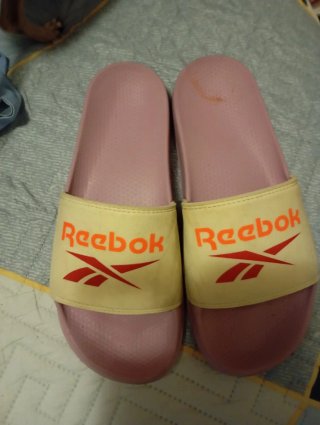 Chanclas Reebok Talla 39 lila y Beige