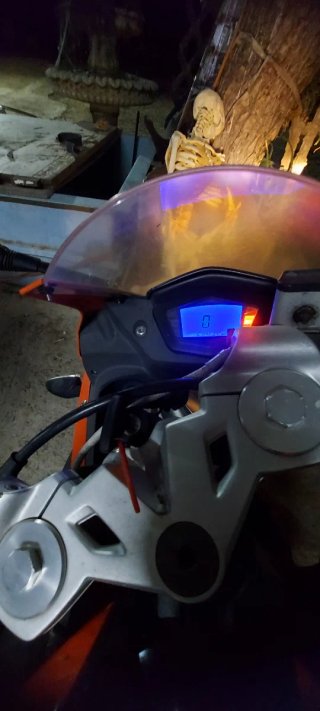 DERBI sportbike roja y negra