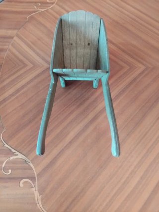 Carriola decorativa in legno