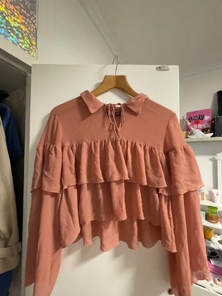 Blusa rosa con volantes