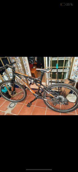 Bicicleta de montaña doble suspensión