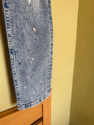 Pantalón vaquero Bershka Slim Fit roto con efecto