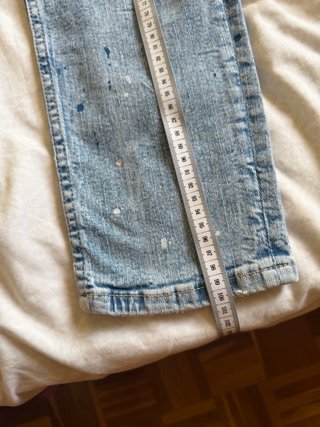 Pantalón vaquero Bershka Slim Fit roto con efecto