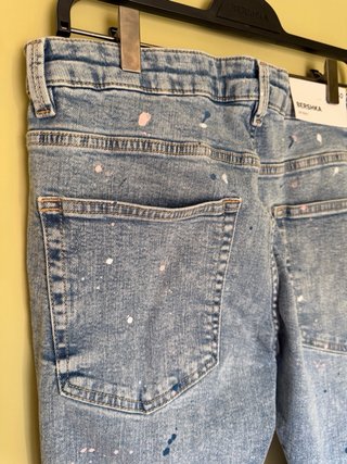 Pantalón vaquero Bershka Slim Fit roto con efecto