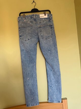 Pantalón vaquero Bershka Slim Fit roto con efecto