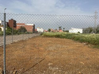 Solar de esquina 180 m2, zona estación de Brenes