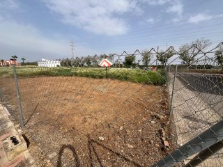 Solar de esquina 180 m2, zona estación de Brenes