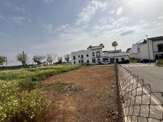 Solar de esquina 180 m2, zona estación de Brenes