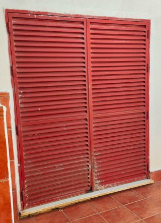 Puerta Mallorquina Roja