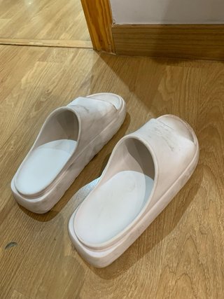 Chanclas blancas