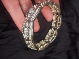 Pulsera elástica plateada con cristales facetados
