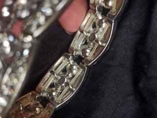 Pulsera elástica plateada con cristales facetados