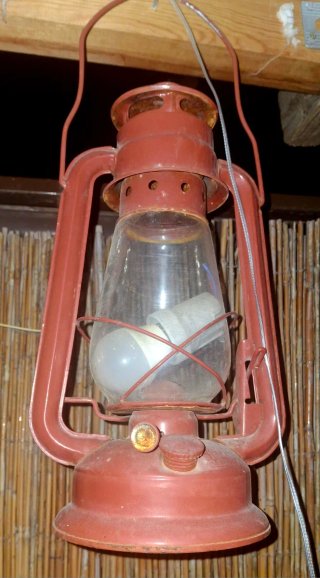 Faro vintage in olio rosso