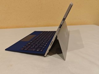 Surface Pro 4 i5 8GB 256GB + dock 1661 + Type Cover