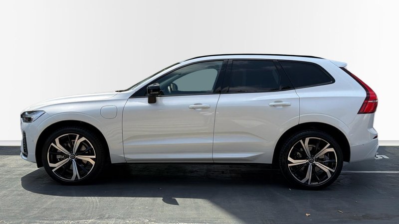 Volvo XC60 2025, foto 3