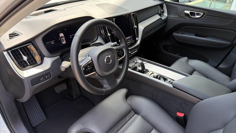 Volvo XC60 2025, foto 5