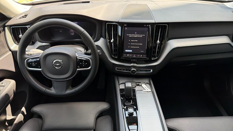 Volvo XC60 2025, foto 6