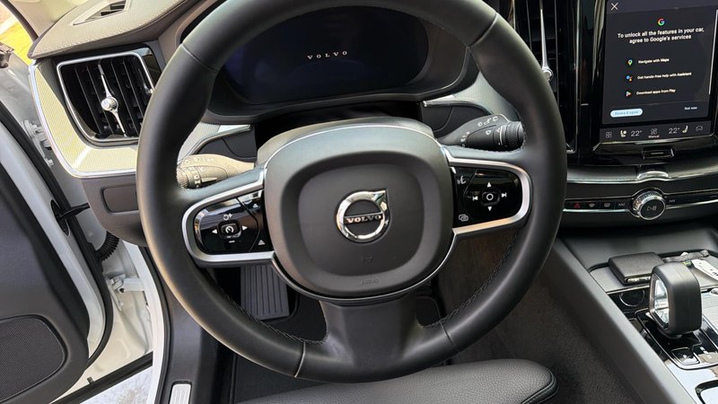 Volvo XC60 2025, foto 11