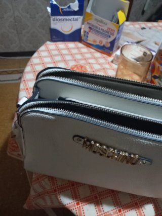 Vendesi borsa bianca Plurispazia;  no brand