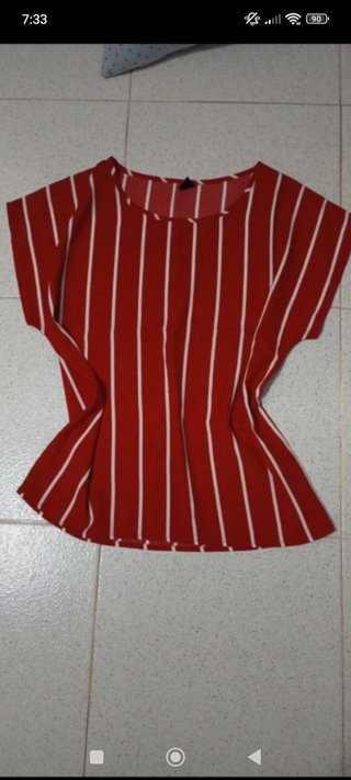 Blusa de mujer con rayas verticales