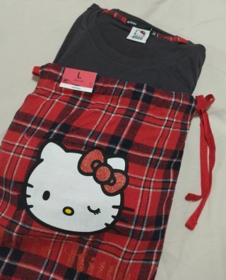 Pijama Hello Kitty Negro y Rojo