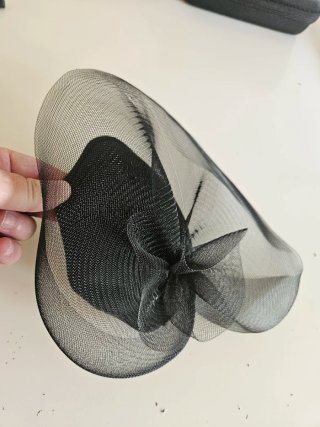 Tocado negro para boda