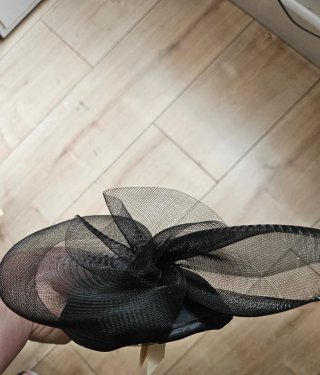 Tocado negro para boda