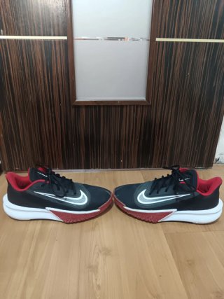 Zapatillas Nike Negras y Rojas