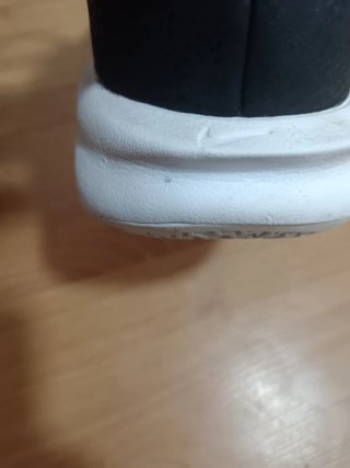 Zapatillas Nike Negras y Rojas