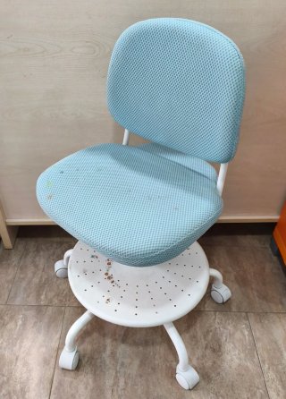 Silla infantil de oficina azul