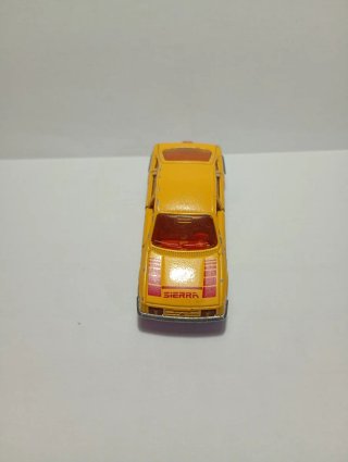 Coche Ford Sierra Majorette Vintage Amarillo