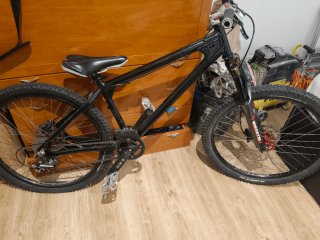 Bicicleta Montaña Negra Vendo o cambio.